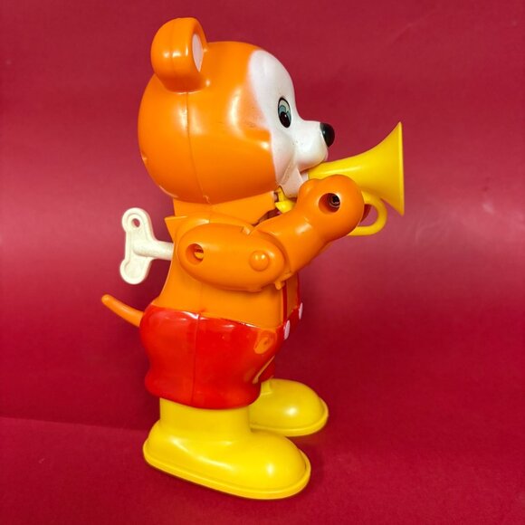 Vintage 1980 Wind-Up 8” Bear Sideways Walking Tail Wagging Toy Plastic Factory - Picture 4 of 8